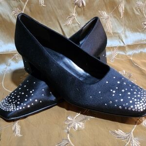 Elegant Black Women's Shoes with Rhinestone Detailing
